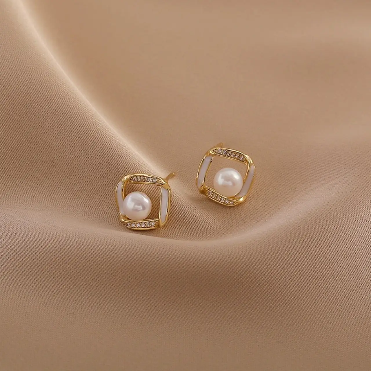 French Fashion Pearl Earrings S925 Silver Diamond Set - Image 2