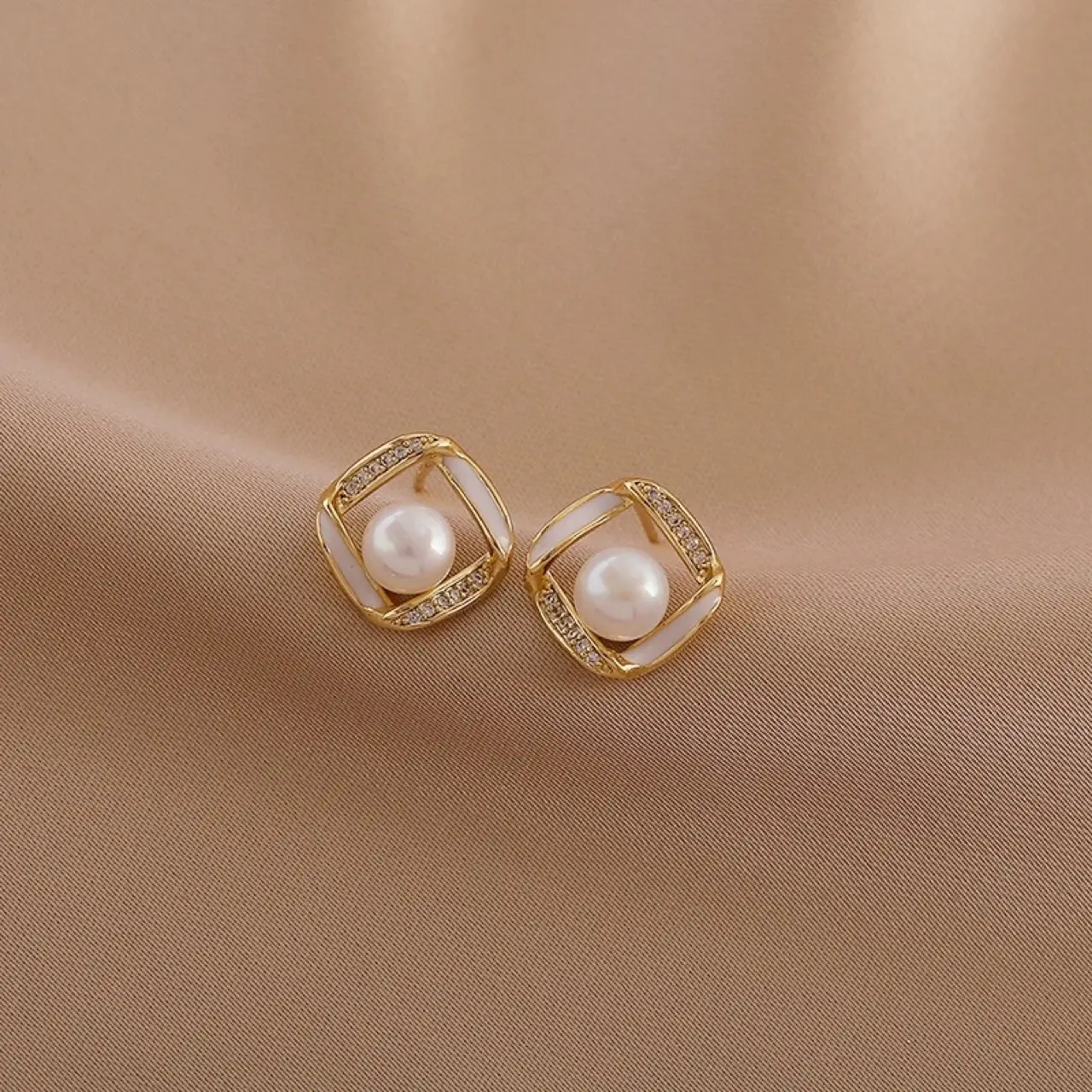 French Fashion Pearl Earrings S925 Silver Diamond Set - Image 4