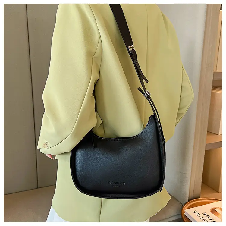 French Style Black Women's Shoulder Bag 2023 — feature 11