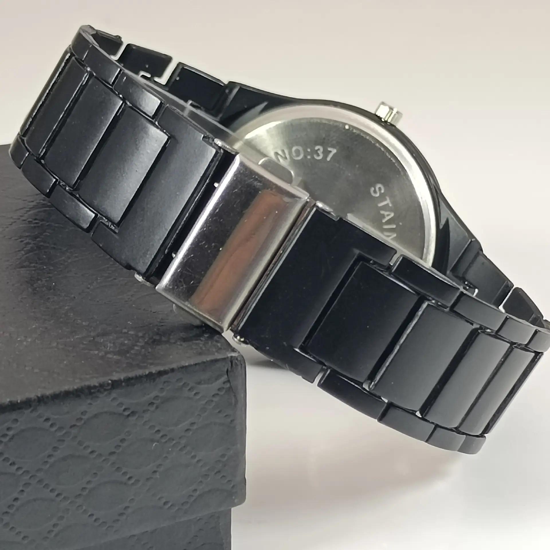 Gold Steel Belt Watch for Men Quartz — feature 7