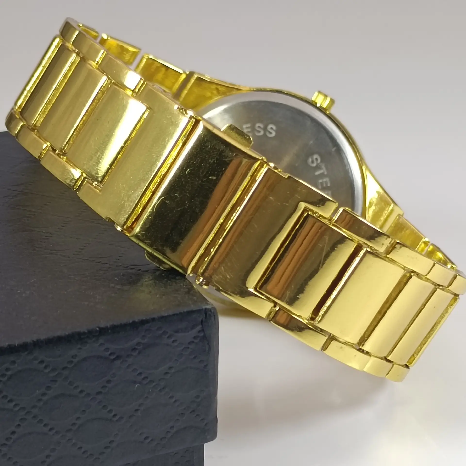 Gold Steel Belt Watch for Men Quartz — feature 8