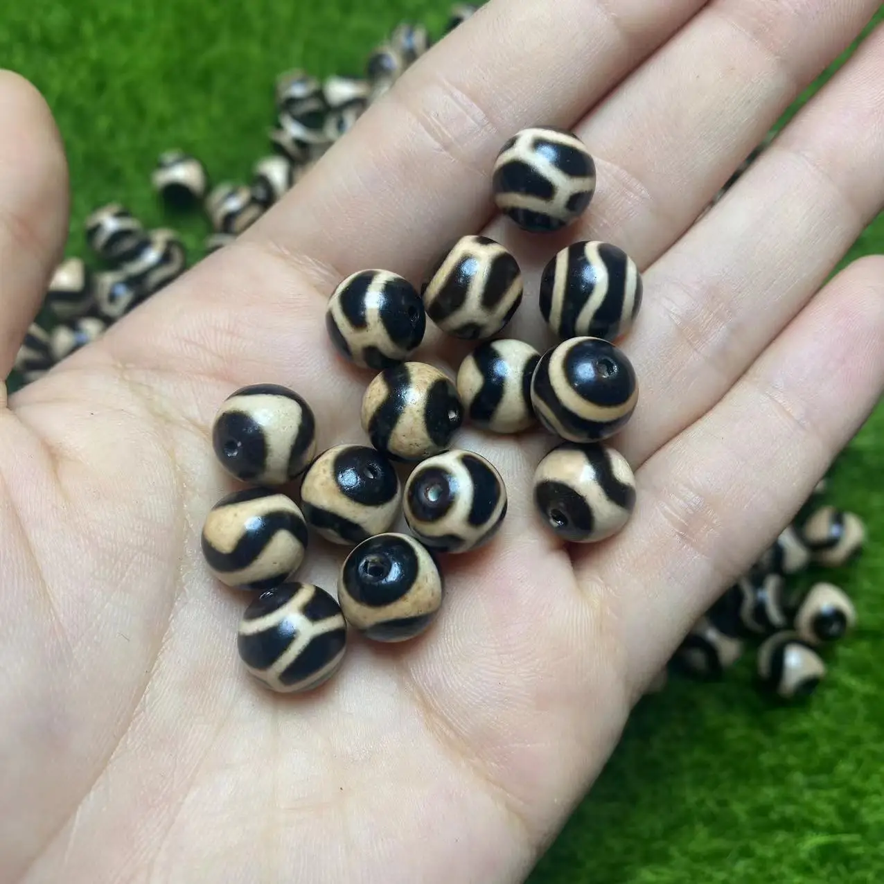 10mm Round Beads Tiger Teeth Tortoise Shell Water Ripple - Image 3