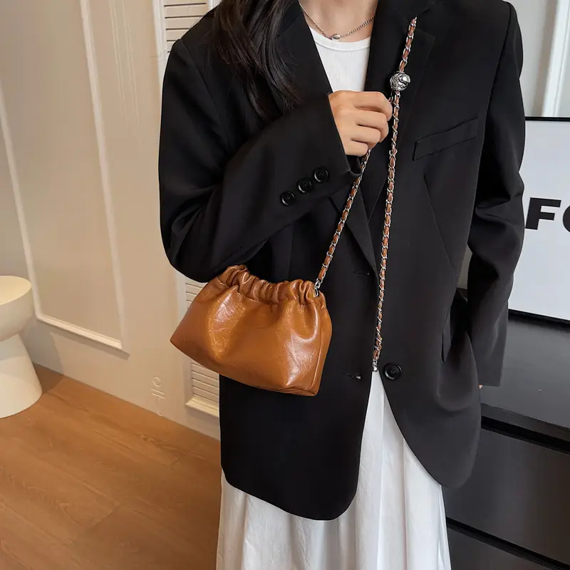 2023 New Niche Chain Shoulder Messenger Bag Black - Image 6