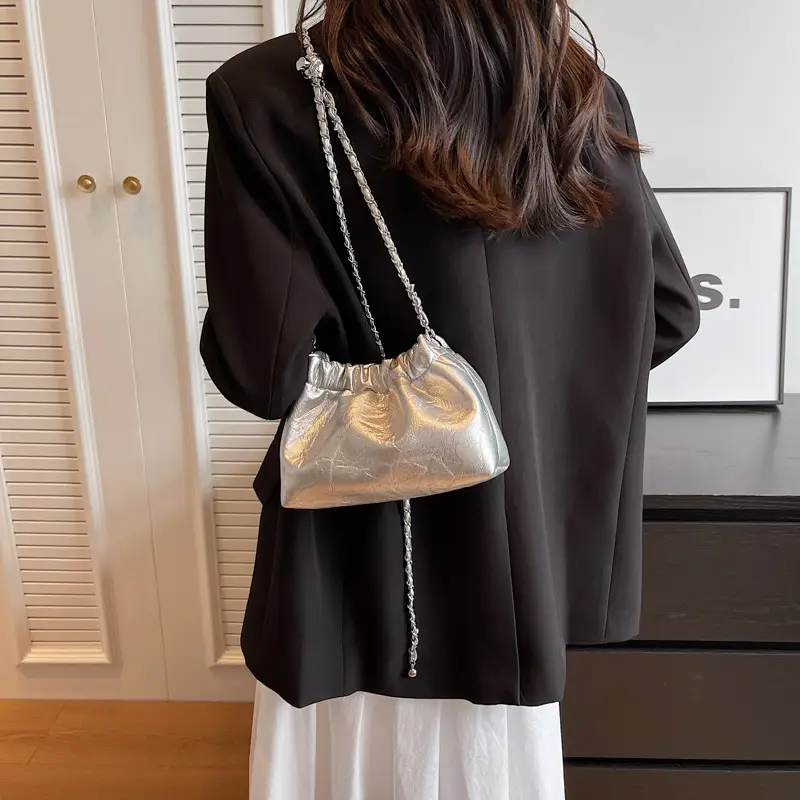 2023 New Niche Chain Shoulder Messenger Bag Black - Image 8
