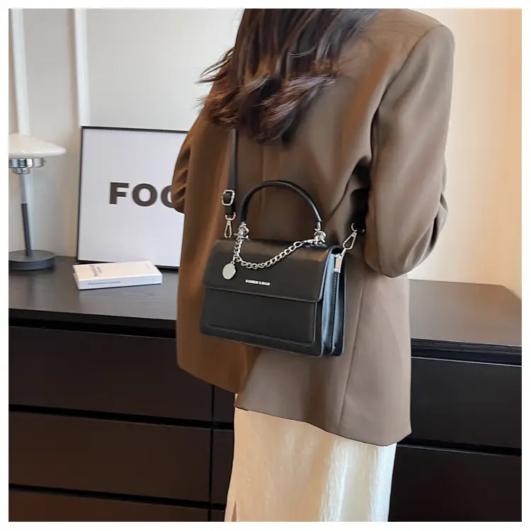 Women's Brown Leather Chain Crossbody Bag 2023 — feature 10