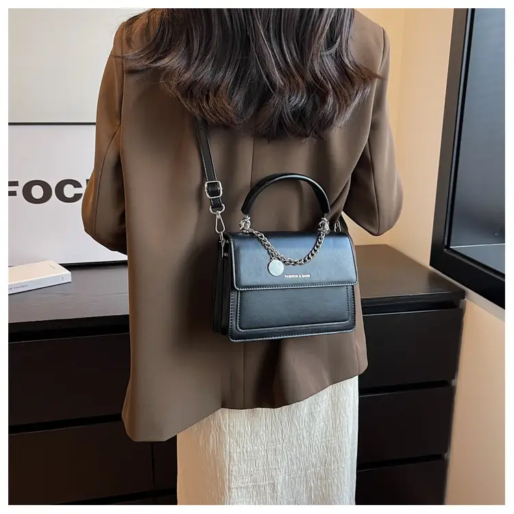 Women's Brown Leather Chain Crossbody Bag 2023 — feature 11