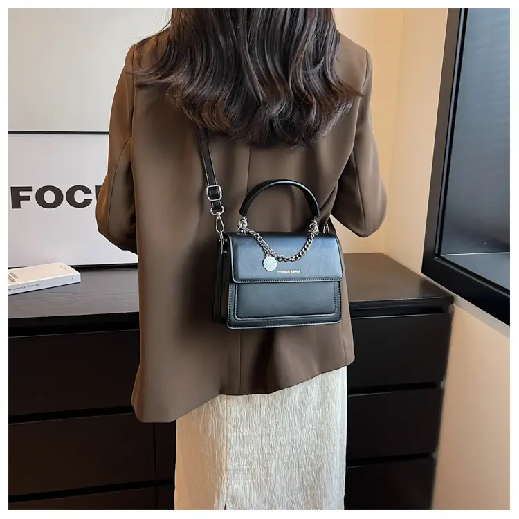 Women's Brown Leather Chain Crossbody Bag 2023 — feature 12