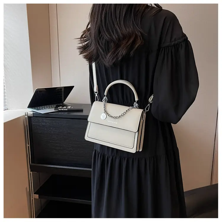 Women's Brown Leather Chain Crossbody Bag 2023 — feature 14