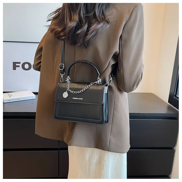 Women's Brown Leather Chain Crossbody Bag 2023 — feature 9