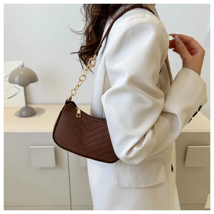 Women's Retro Quilted Shoulder Bag Cream Beige Chain — feature 25