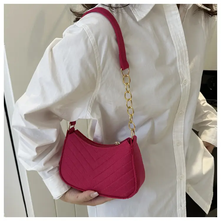 Women's Retro Quilted Shoulder Bag Cream Beige Chain — feature 9
