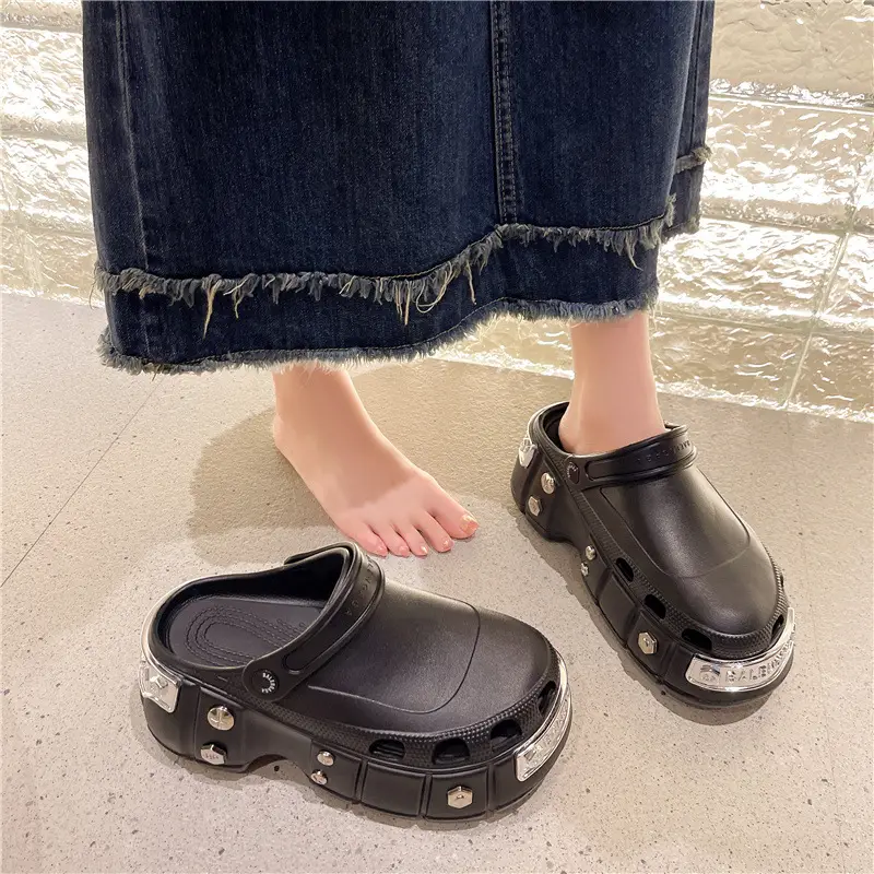 Internet celebrity slippers metal heightened platform Paris hole shoes women's summer 2023 Summer new breathable outerwear sandals - Image 6