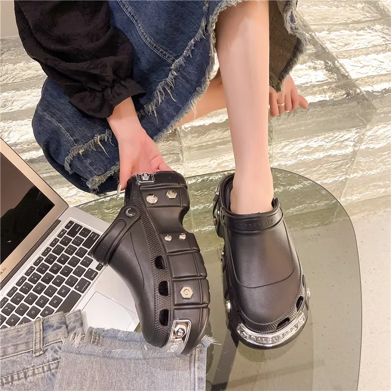 Internet celebrity slippers metal heightened platform Paris hole shoes women's summer 2023 Summer new breathable outerwear sandals - Image 7