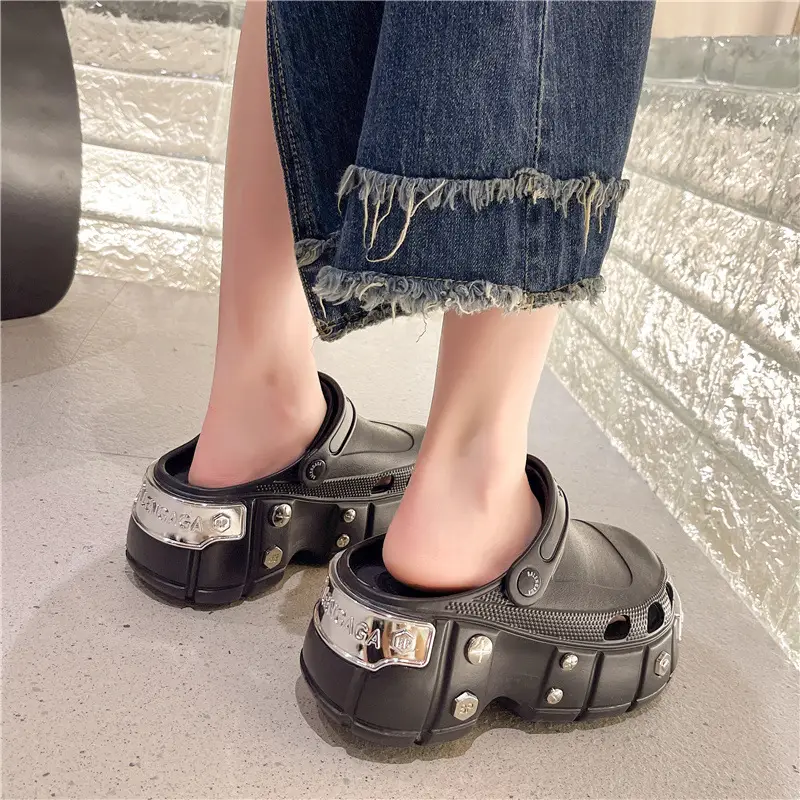 Internet celebrity slippers metal heightened platform Paris hole shoes women's summer 2023 Summer new breathable outerwear sandals - Image 8