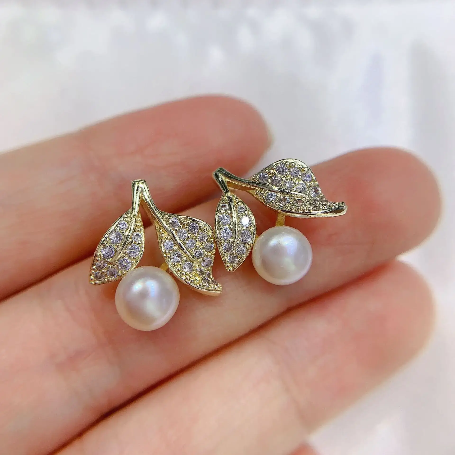 French Style Pearl Leaf Earrings for Women - Image 4
