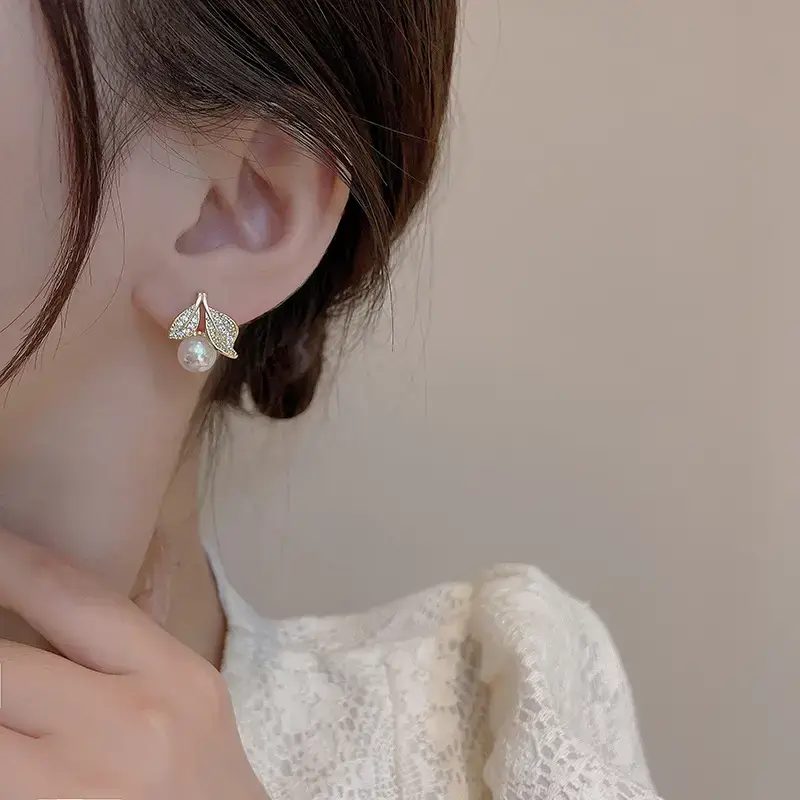 French Style Pearl Leaf Earrings for Women — feature 5