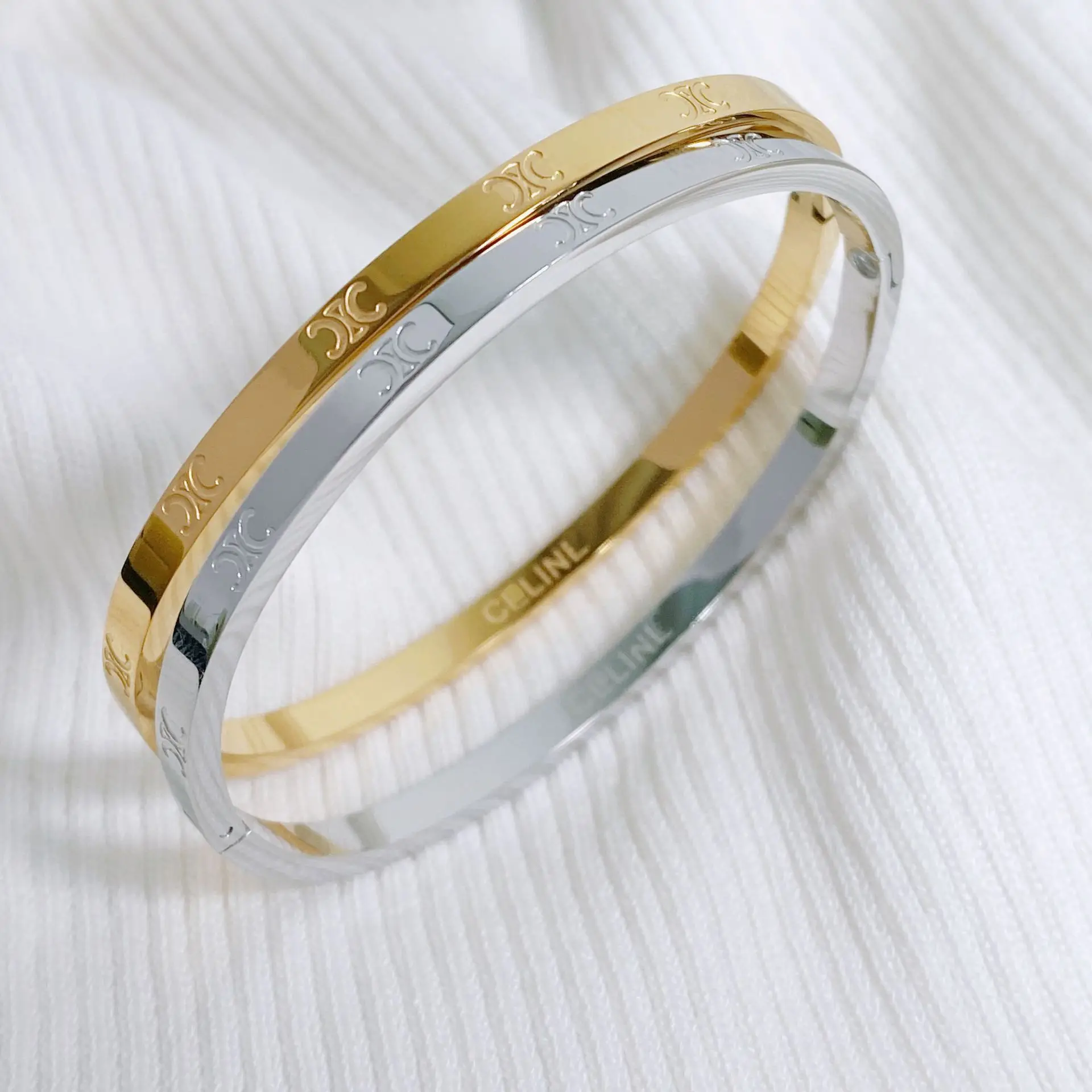 Gold Arc de Triomphe Bracelet for Women - Image 9