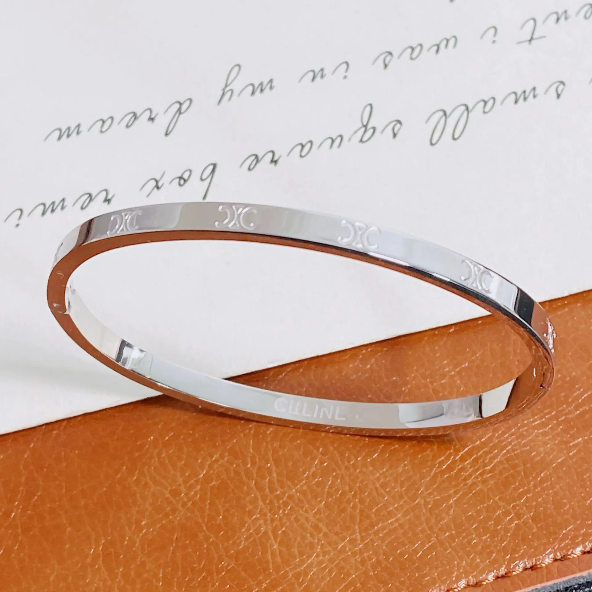 Gold Arc de Triomphe Bracelet for Women - Image 2