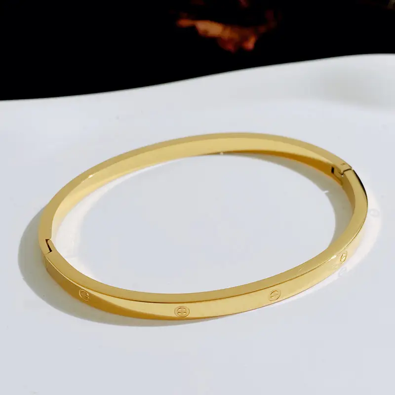 Gold Arc de Triomphe Bracelet for Women - Image 4