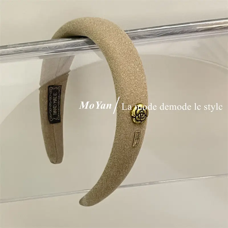 Black Skull Top Camellia Hairpin Headband — feature 9