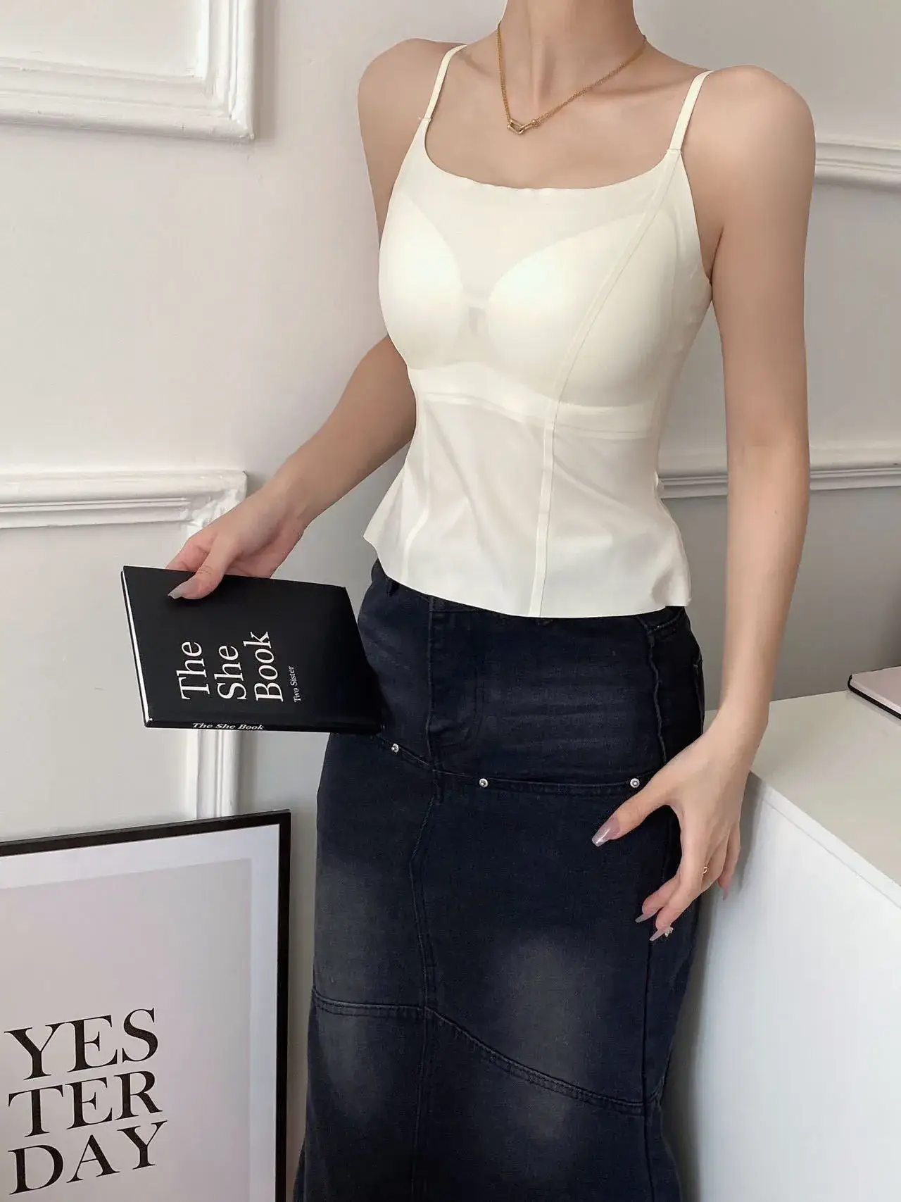 Seamless Camisole with Chest Pad for All Body Types - Image 2