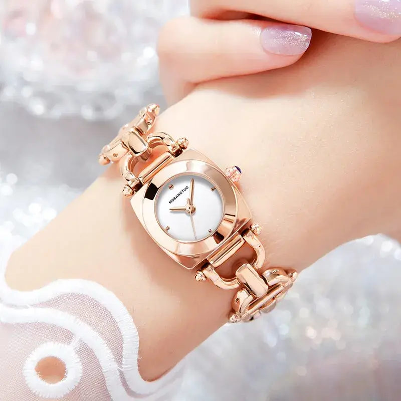 Women's Pig Nose Chain Watch with Quartz Movement