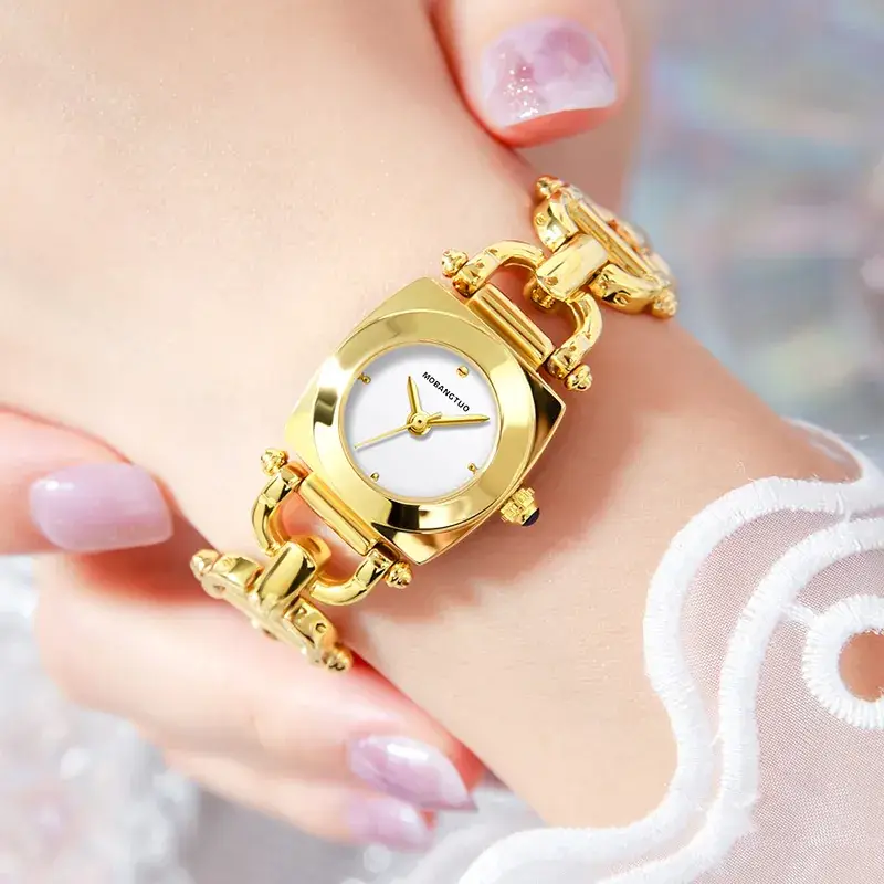 Women's Pig Nose Chain Watch with Quartz Movement