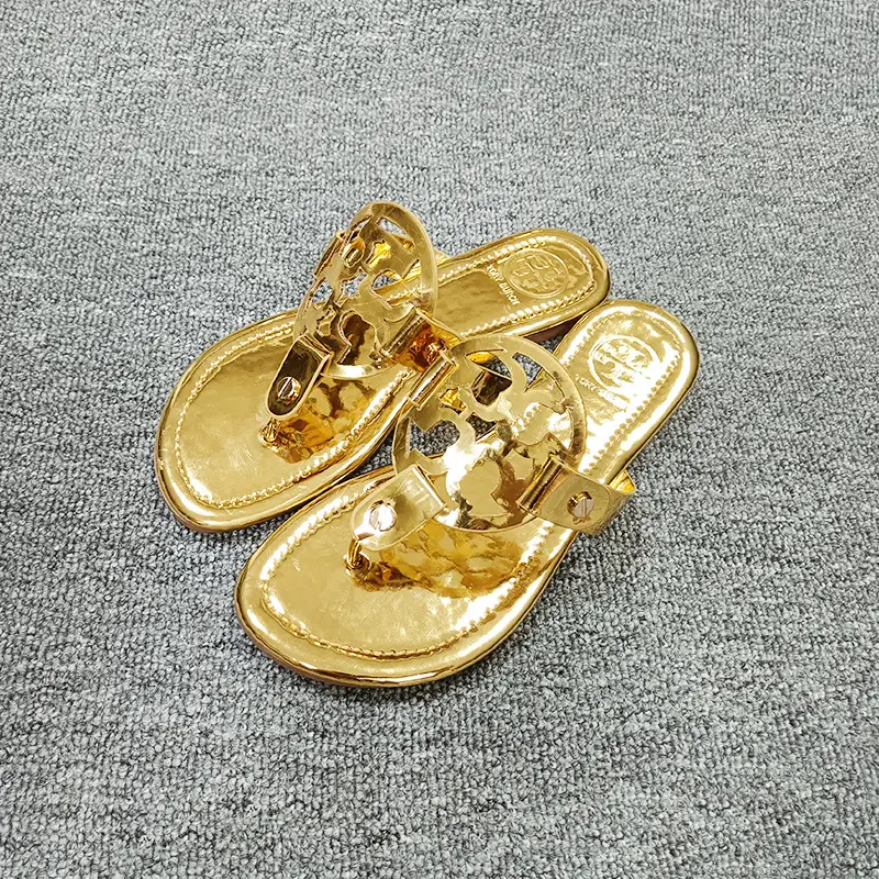 Women Red Crocodile Embellished Flip Flops 2023