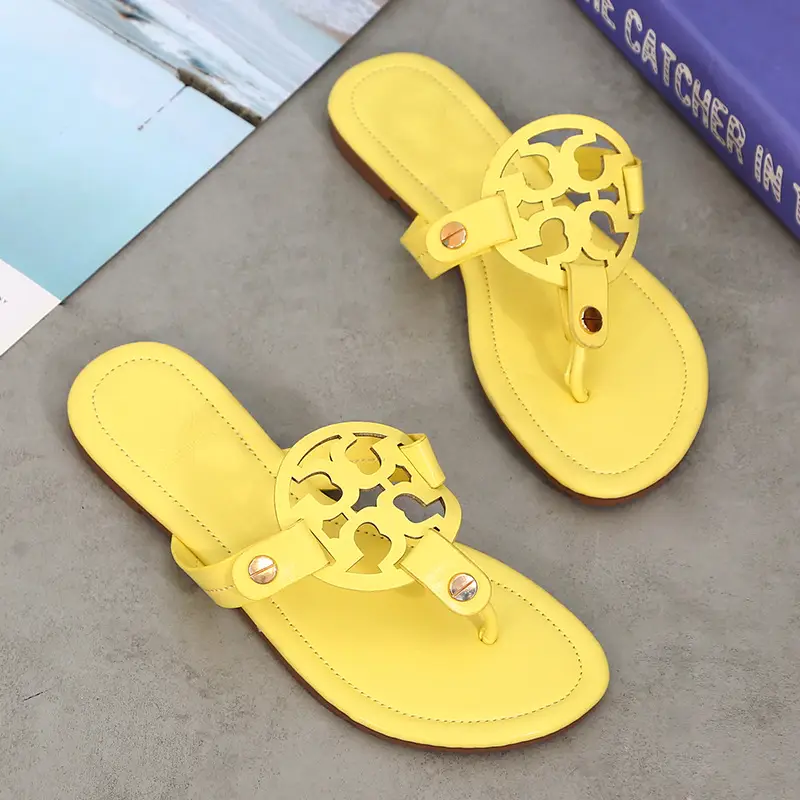 Women Red Crocodile Embellished Flip Flops 2023