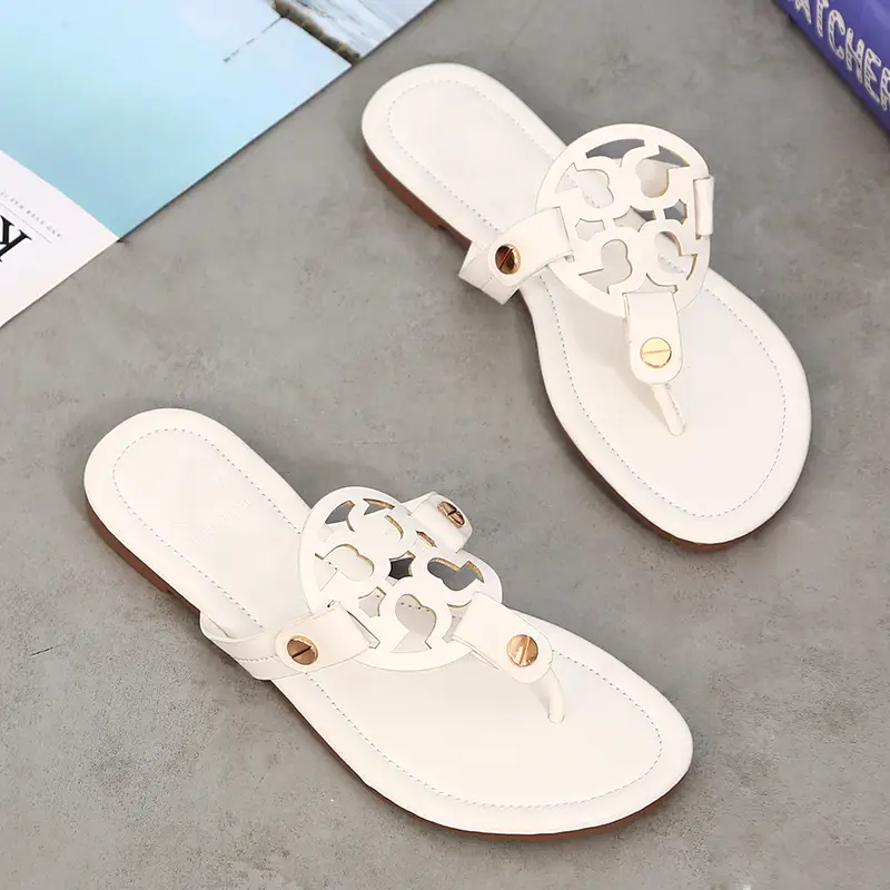 Women Red Crocodile Embellished Flip Flops 2023