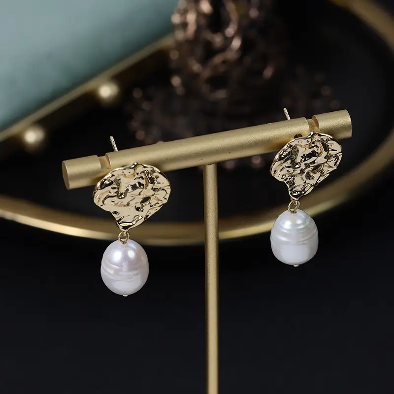 French Retro Lava Gold Pearl Earrings Fashion Niche Design - Image 3