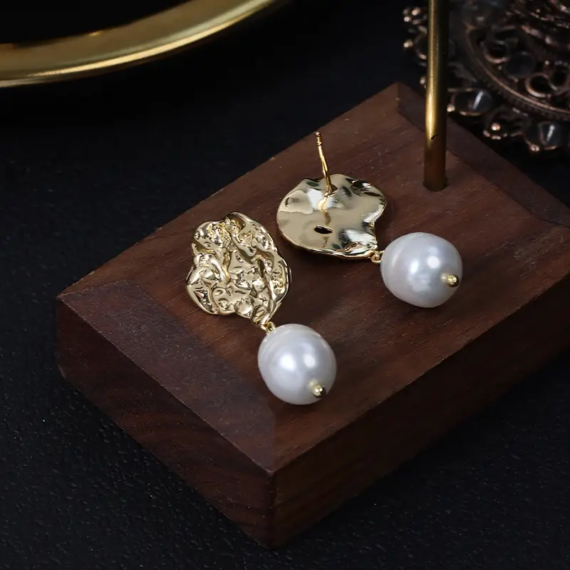 French Retro Lava Gold Pearl Earrings Fashion Niche Design - Image 4