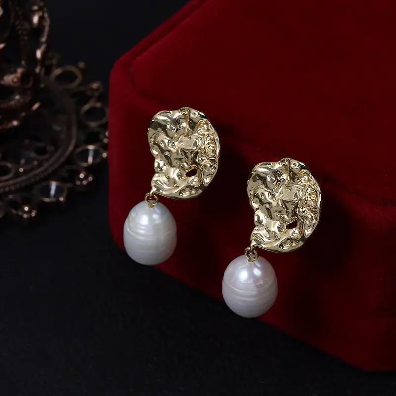 French Retro Lava Gold Pearl Earrings Fashion Niche Design - Image 5