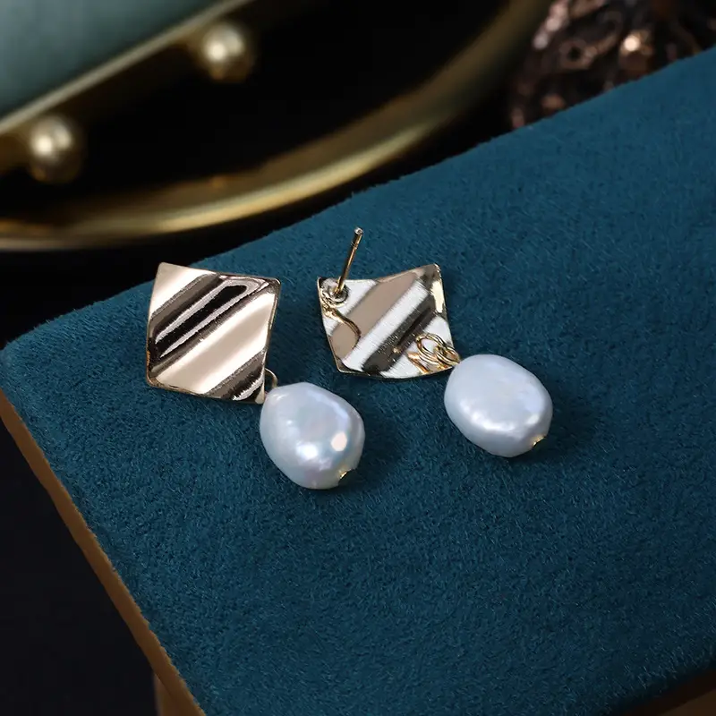 Geometric Pearl Earrings for Women Wholesale - Image 3