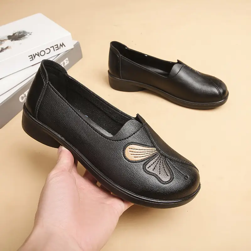 Spring and Autumn Style Soft Leather Shoes for Middle-Aged and Elderly Women, Flat-Soled Mom Shoes, Non-Slip Soft-Soled Leather Shoes for the Elderly, Comfortable and Versatile - Image 7