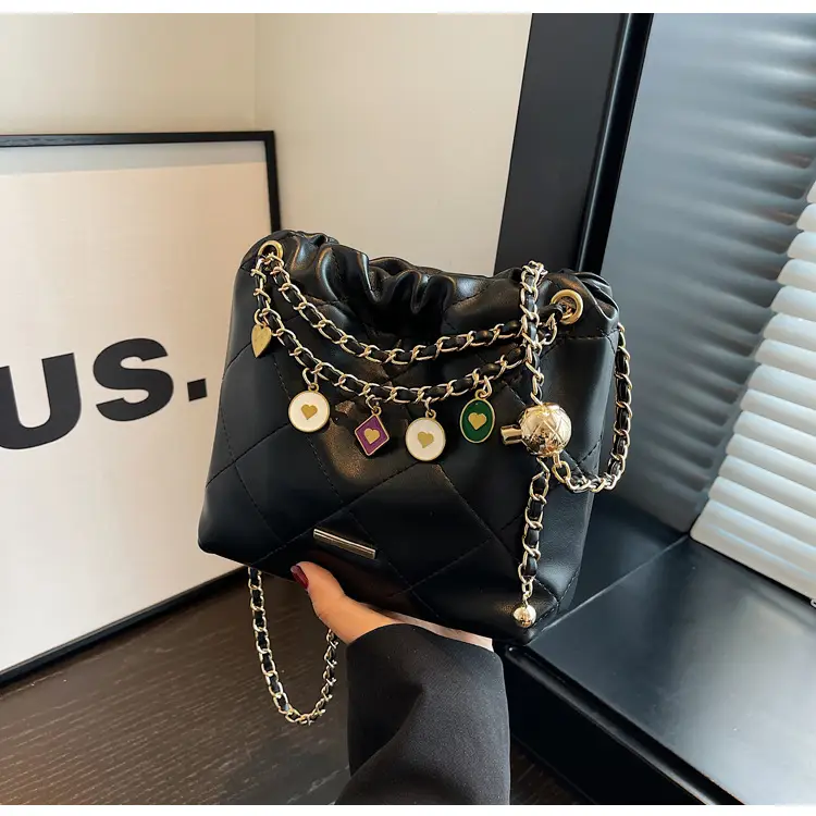 Rhombus Chain Shoulder Messenger Bag Black 2023 — feature 26