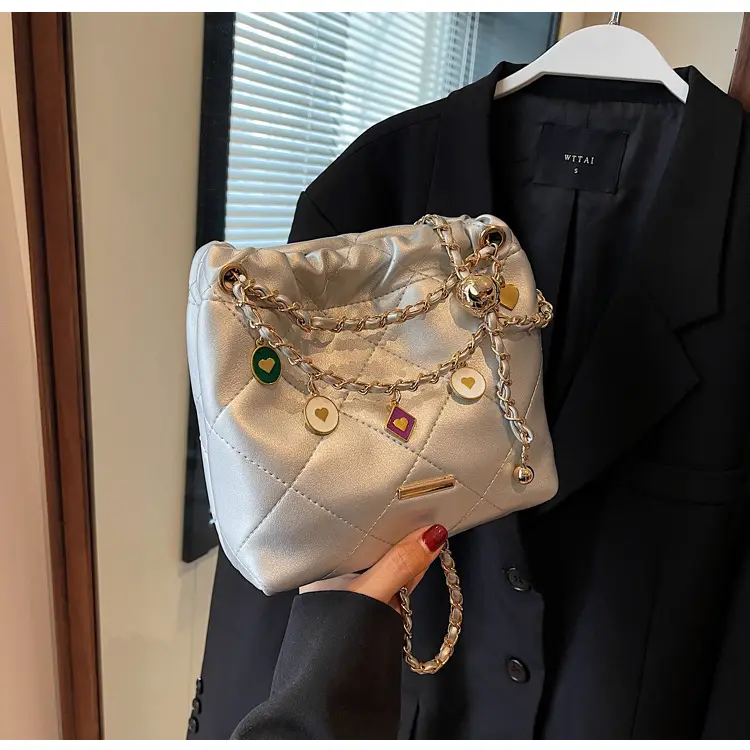 Rhombus Chain Shoulder Messenger Bag Black 2023 — feature 30