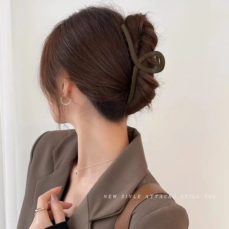 Elegant Large Hairpin for Women's Back Clip Updo - Image 7