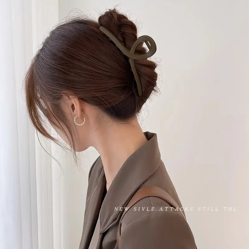 Elegant Large Hairpin for Women's Back Clip Updo - Image 8