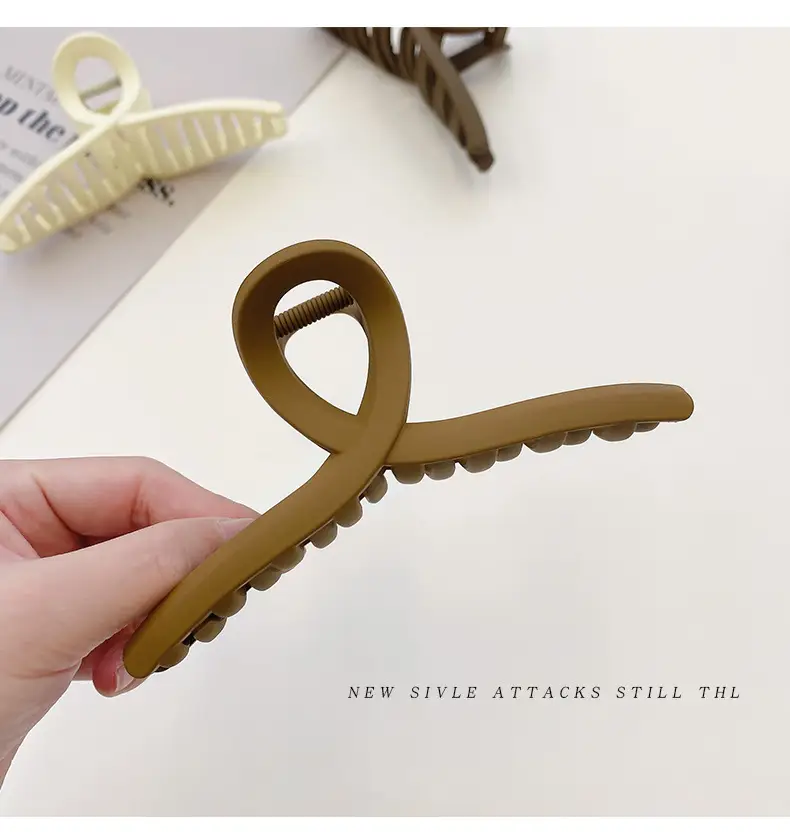 Elegant Large Hairpin for Women's Back Clip Updo — feature 19