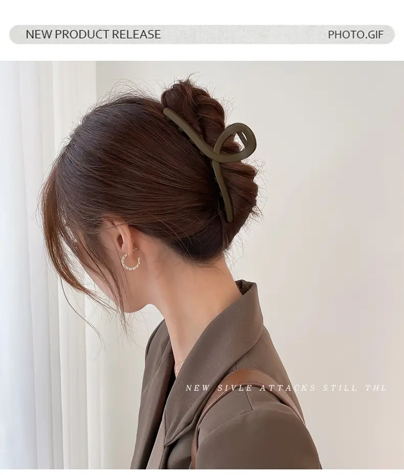 Elegant Large Hairpin for Women's Back Clip Updo — feature 2
