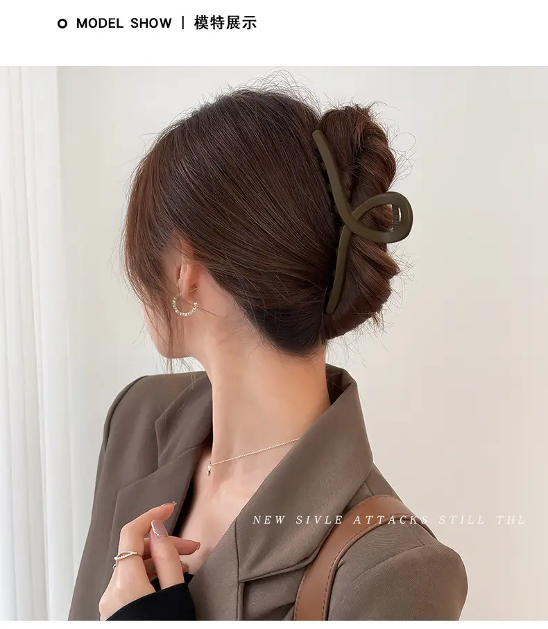 Elegant Large Hairpin for Women's Back Clip Updo — feature 4