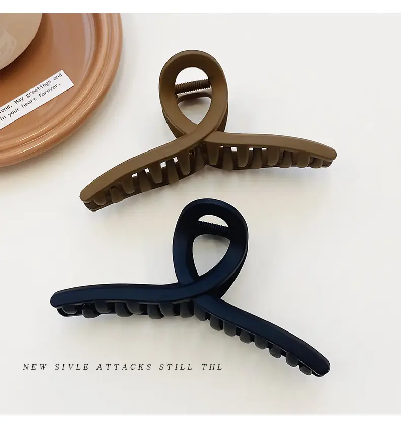 Elegant Large Hairpin for Women's Back Clip Updo — feature 8
