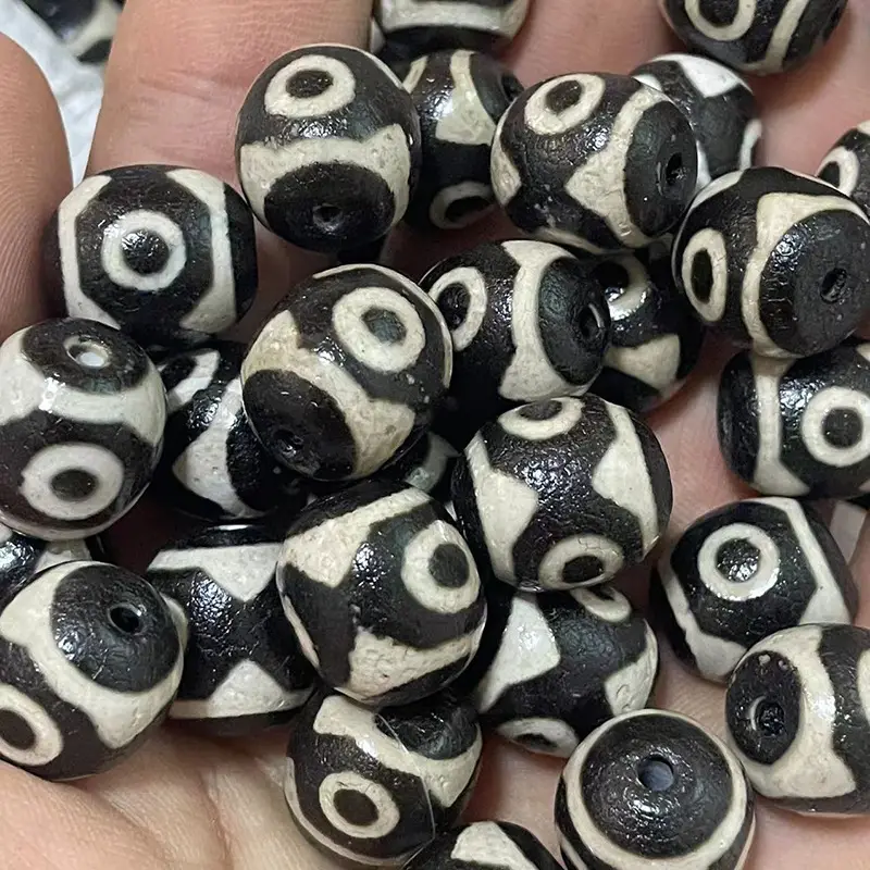Black & White Three-Eyed Agate Beads 14x16mm - Image 4