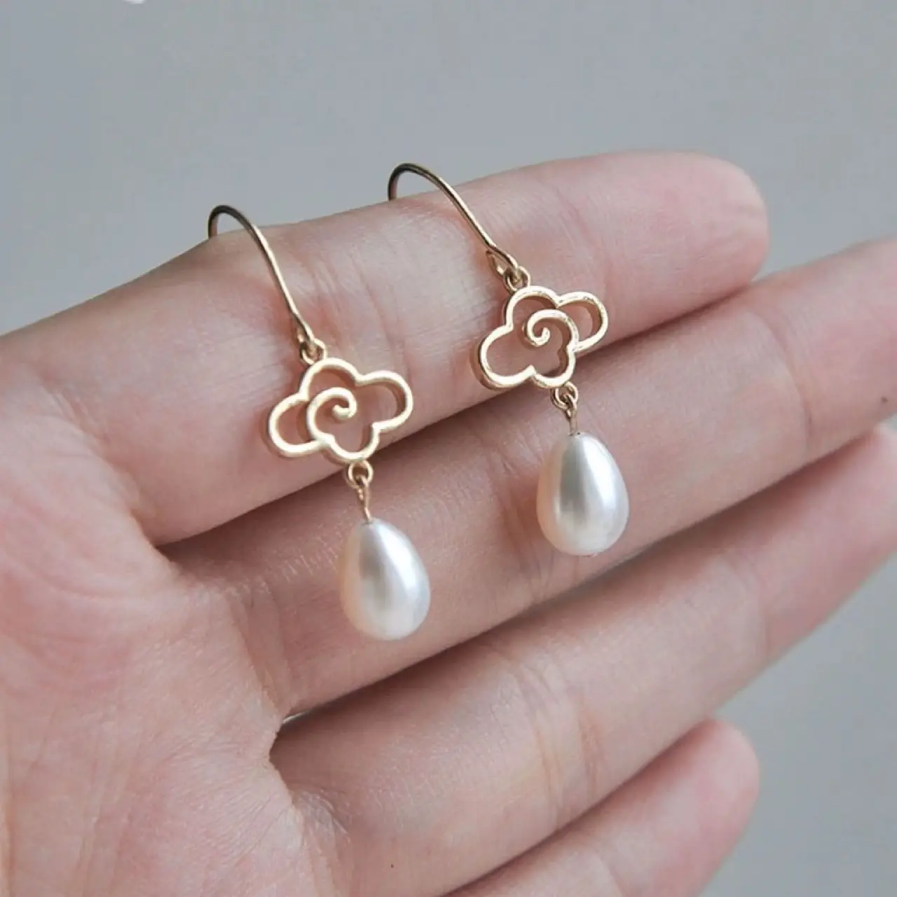 Natural Pearl Earrings Xiangyun Design - Image 2