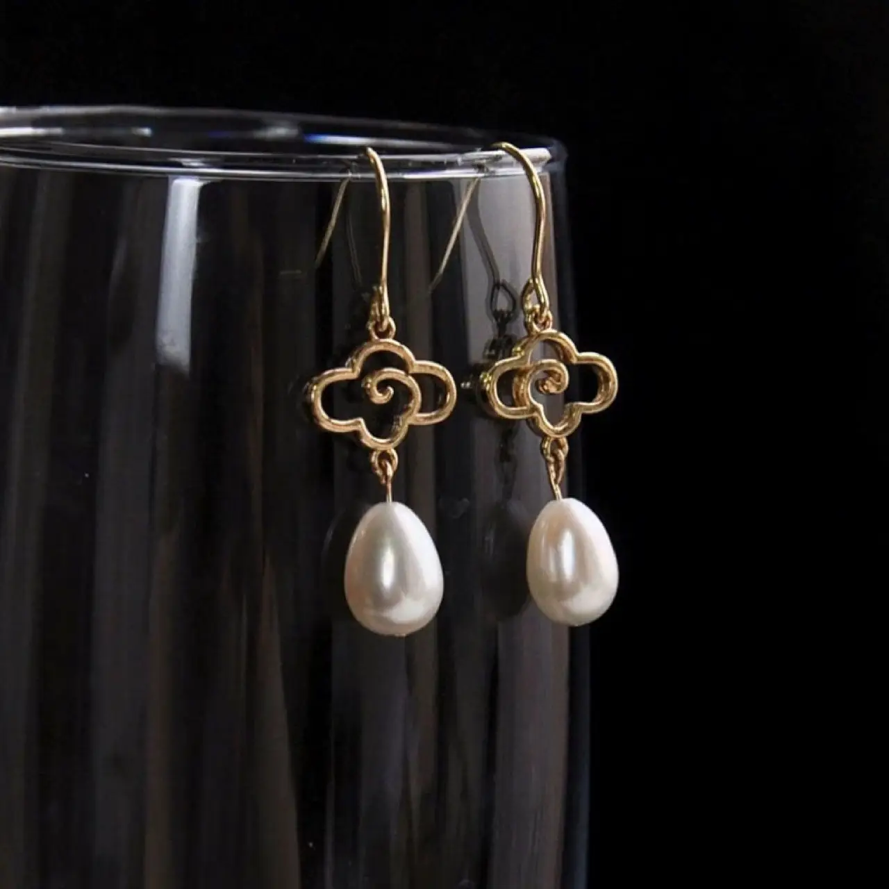 Natural Pearl Earrings Xiangyun Design - Image 4