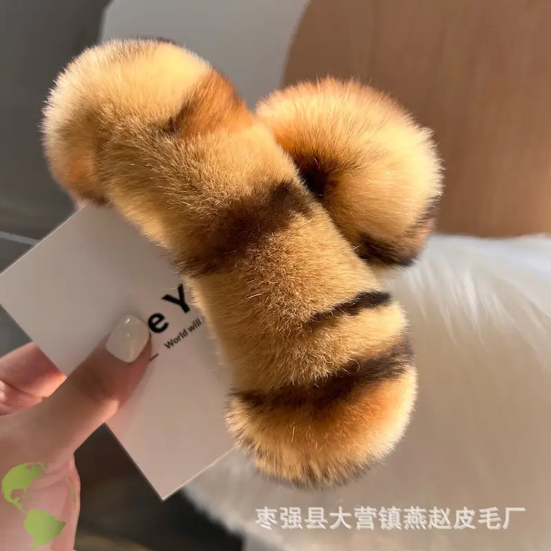 Women Furry Plush Hairpin Clip Blue — feature 10