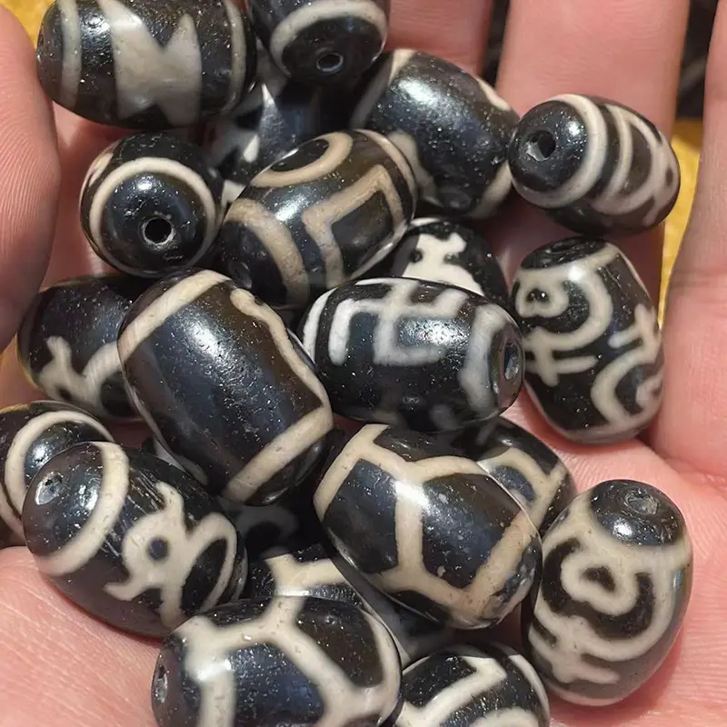Black & White Natural Agate Beads 15x22mm High Oil - Image 3