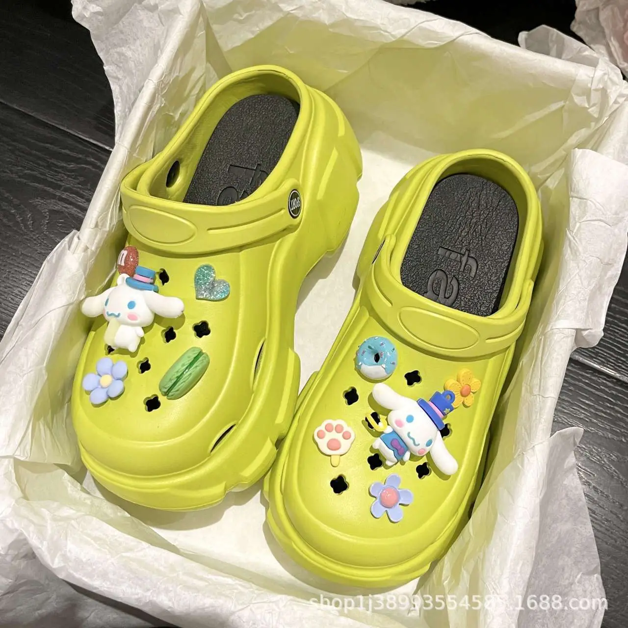 Big Ear Dog Green Hole Shoes 1023