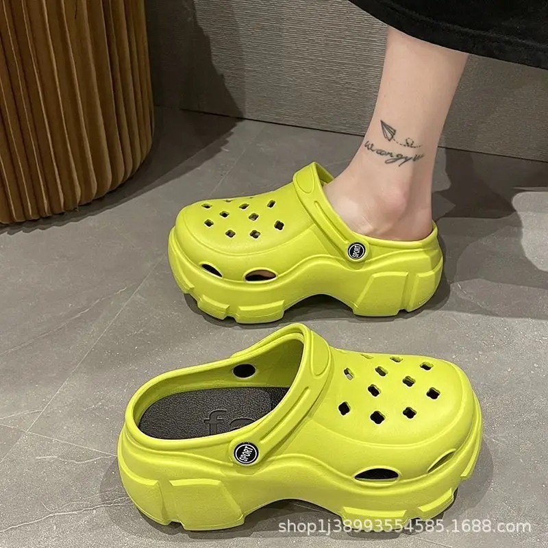 Green hole shoes 1023